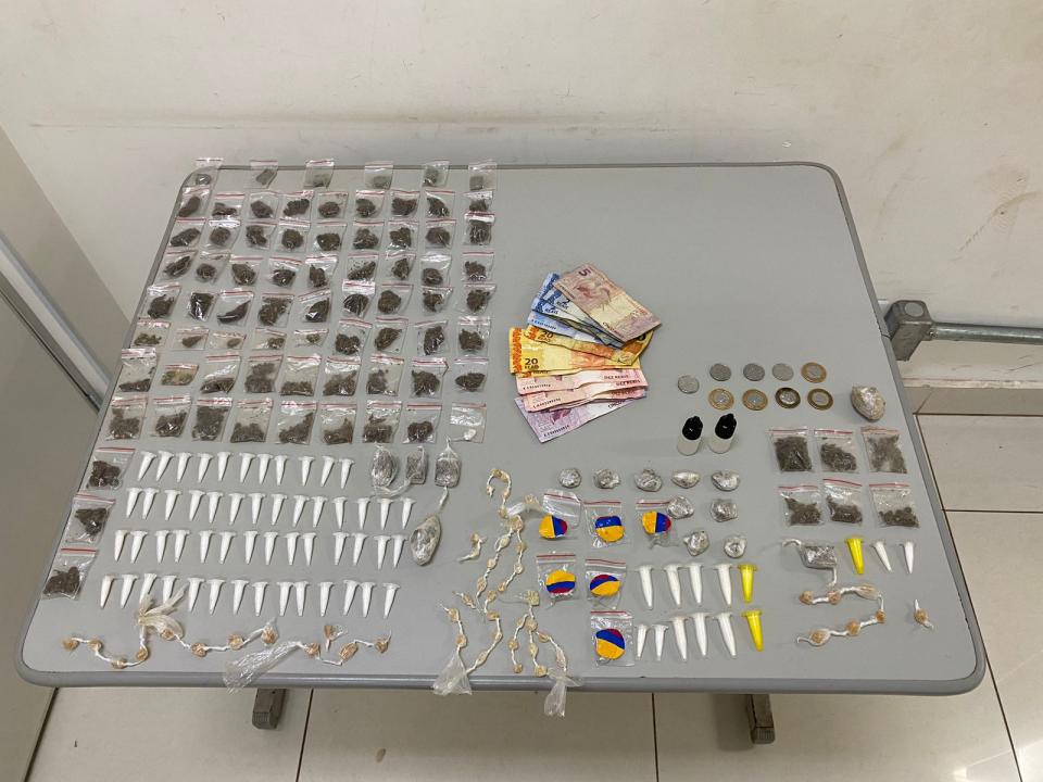 Foto 2 de 4 — Operação do Baep apreende drogas e prende homem em Araraquara